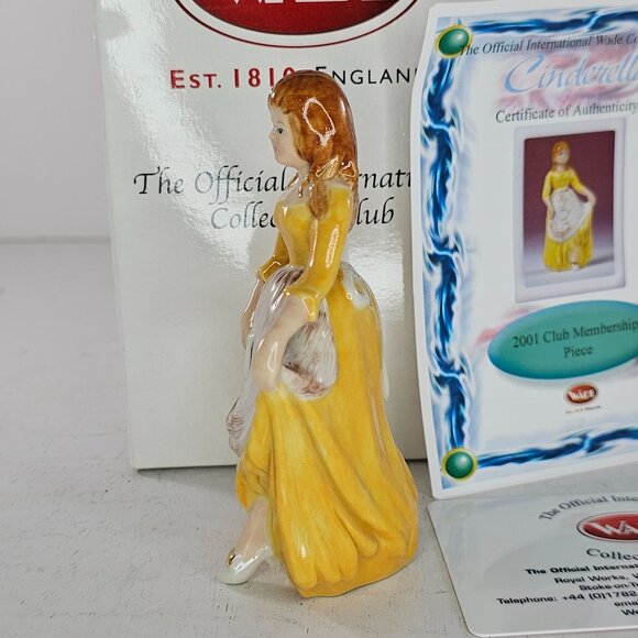 Wade Cinderella 2001 International Club Membership Figurine With Box & COA - Picture 3 of 7